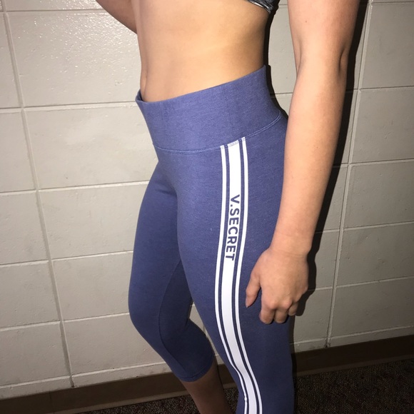 Victoria's Secret Pants - ⬇️24⬇️Victoria Secret Cropped Leggings